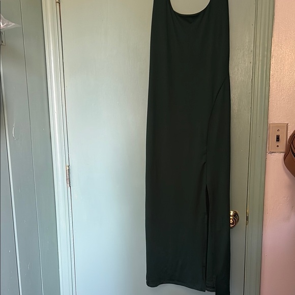 Dresses & Skirts - Elegant Green Sleeveless Dress